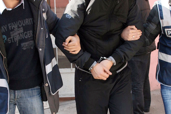 Bylockçu 39 eski polis tutuklandı