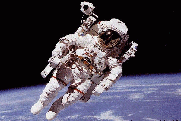 Astronotlar uzay yürüyüşüne çıktı