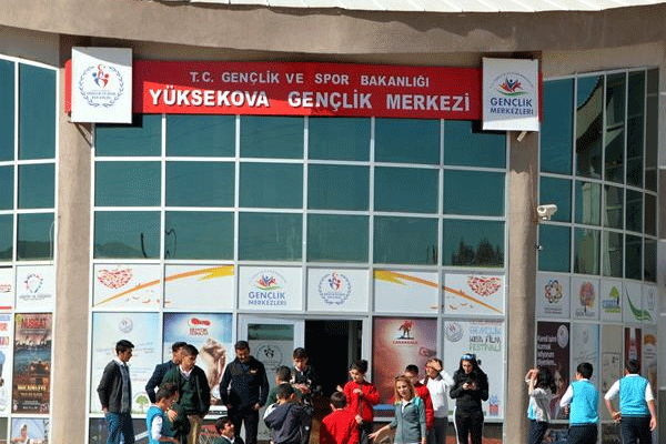 Hakkari'de gençler sanatla buluşuyor