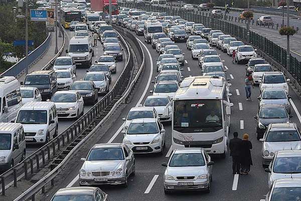 İstanbul'da bazı yollar trafiğe kapatıldı