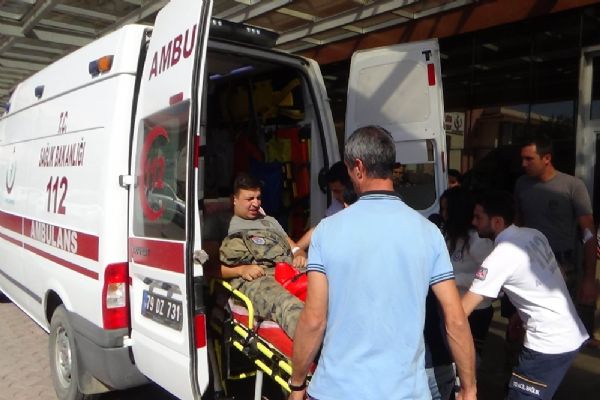 Suriye sınırda zırhlı araç devrildi: 8 asker yaralandı