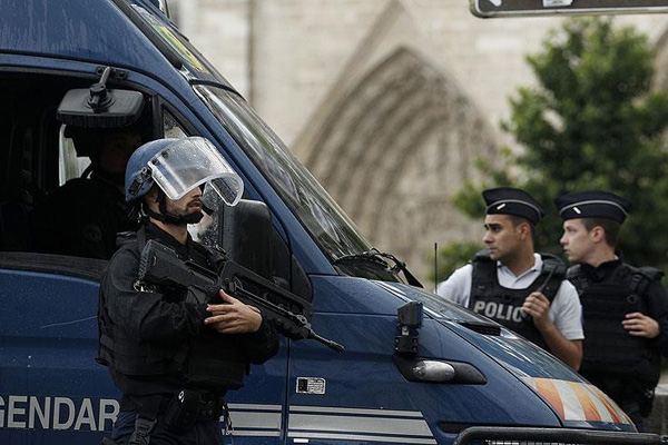 Fransa'da aşırı sağcı suikast timi hakkında iddianame