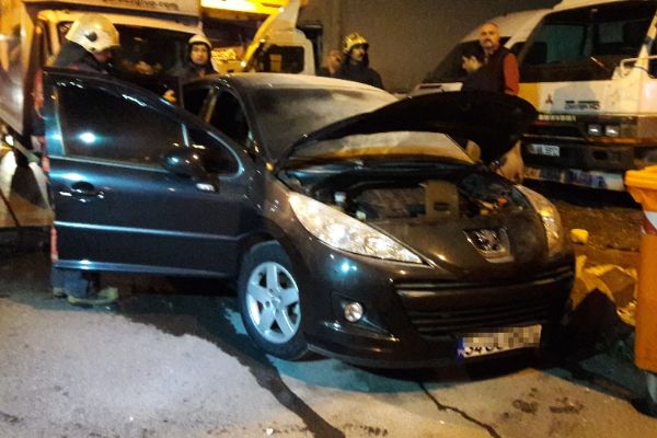 Park halindeki araç kundaklandı