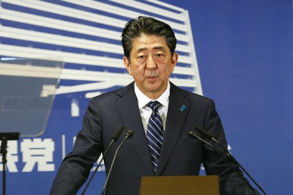 Başbakan Shinzo Abe seçimden zaferle çıktı