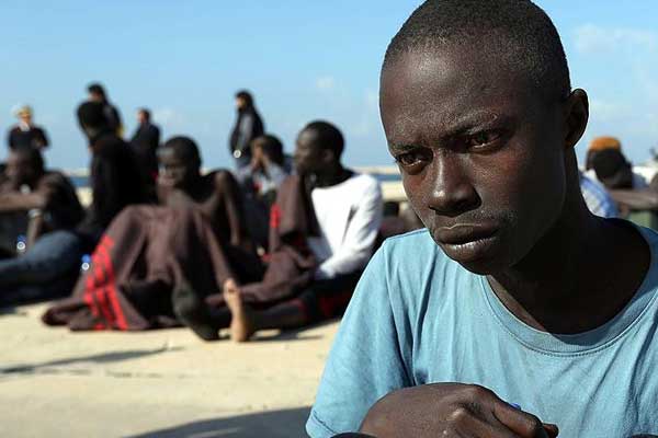 Angola yüzlerce kaçak göçmeni sınır dışı etti