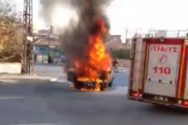 Konya'da seyir halindeki araç alev alev yandı
