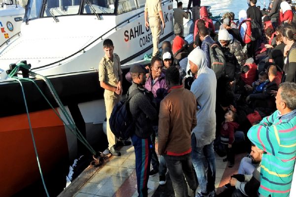 Çeşme'de 113 kaçak göçmen yakalandı