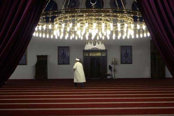 Almanya’dan 6 Türk imam hakkında karar