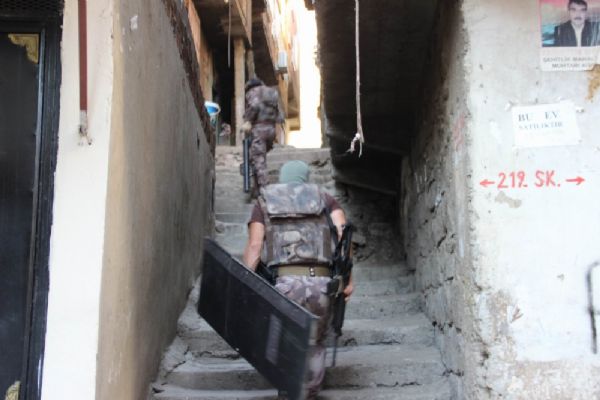 Diyarbakır'da çok sayıda adrese operasyon!
