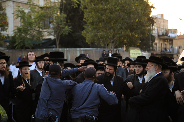 İsrail'de Ultra-Ortodoksların askerlik karşıtı gösterileri sürüyor