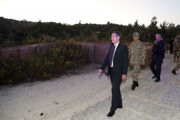 Bakan Nurettin Canikli sınırda incelemelerde bulundu