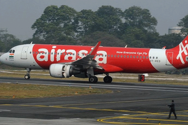 Uçak düşerken evlenme teklifi etti