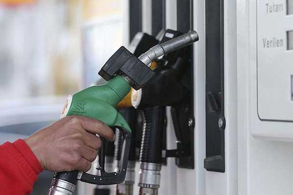 Benzin fiyatlarına zam geliyor