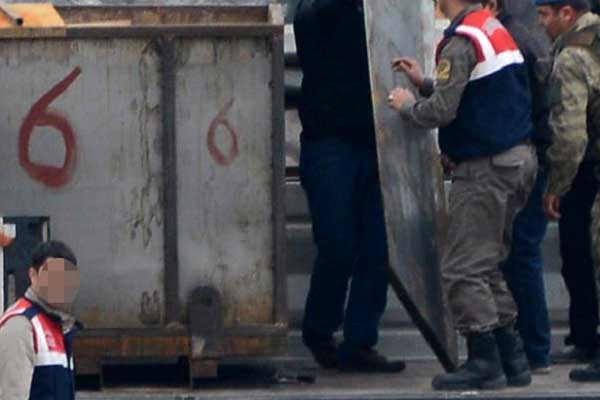 Masadaki diğer isim anlattı: Can Dündar MİT TIR'ları görüntülerinin FETÖ'den geldiğini biliyordu