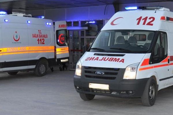 Manavgat'ta otomobille hafif ticari araç çarpıştı: 1 ölü, 2 yaralı