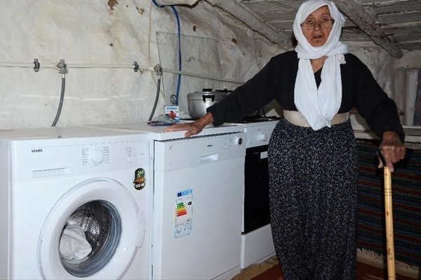 91 yaşında elektriğe kavuştu