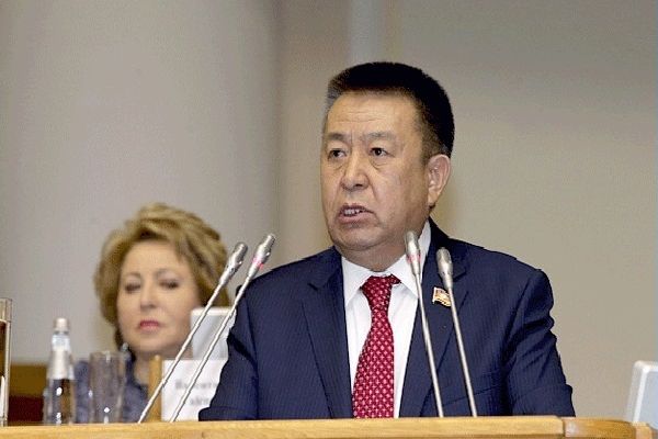 Kırgızistan Meclis'inde istifa