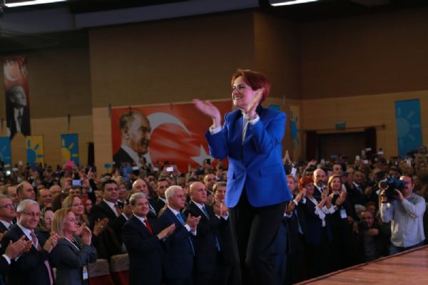 Akşener'in parti tanıtımı çileye dönüştü