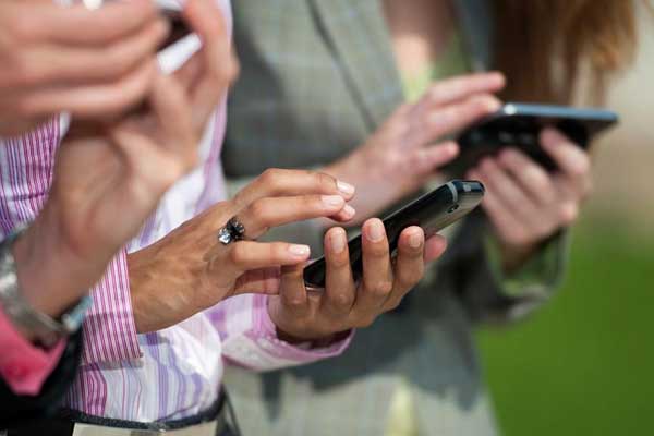 'Cep telefonlarının zararları 30 yıl sonra ortaya çıkacak'