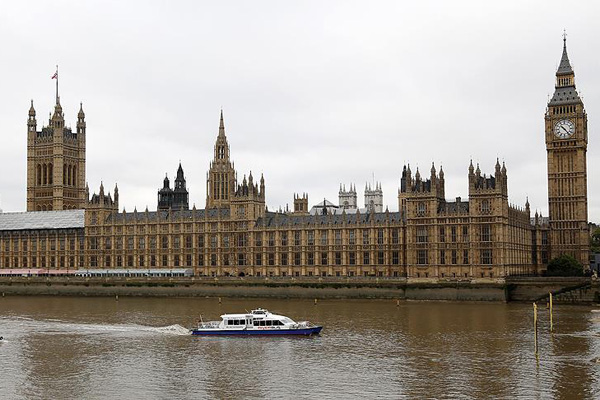 İngiliz vekilin parti üyeliği askıya alındı