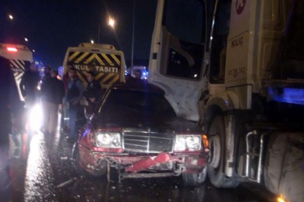 Tır 10 aracı biçti: 8 kişi yaralandı