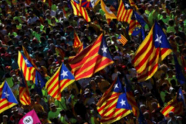 İspanya'da kritik gün Cuma: Madrid özerkliği Barcelona bağımsızlığı oylayacak
