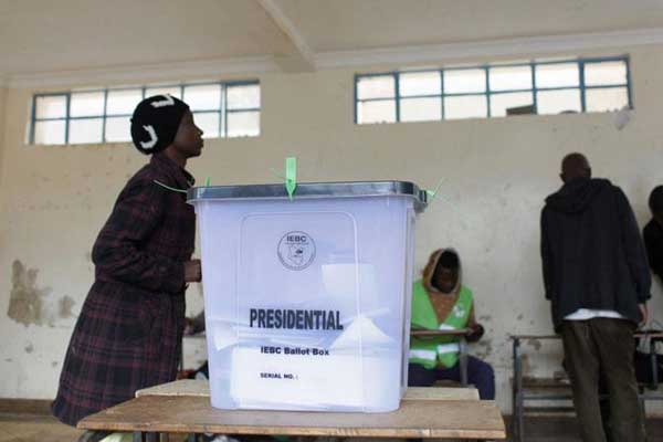 Kenyalılar yeniden sandık başında