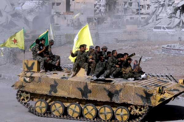 YPG Rakka'yı yağmalıyor