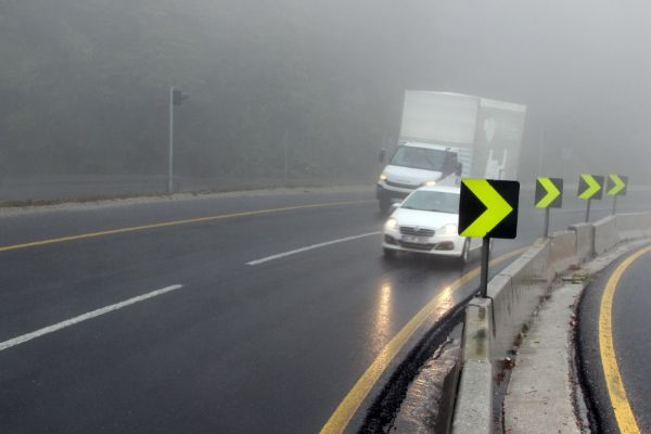 Bolu Dağı'nda yağmur ve sis etkili oluyor