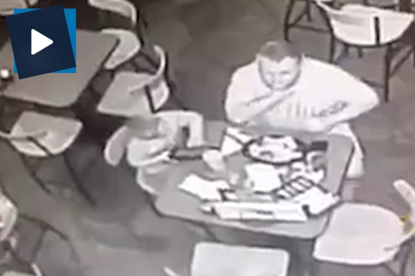 Hamburger yiyen adamın hayatını böyle kurtardı