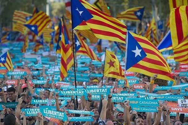 Katalonya lideri bölgesel parlamentoyu feshetti