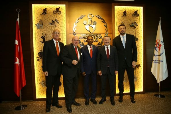Bakan Osman Aşkın Bak, FIBA yetkililerini kabul etti