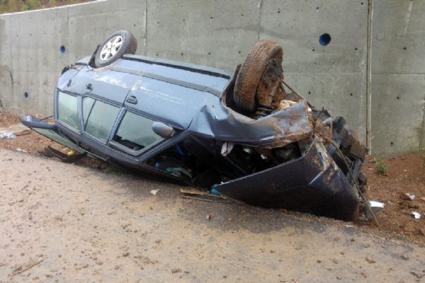 Yoldan çıkan otomobil takla attı: 4 kişi yaralandı