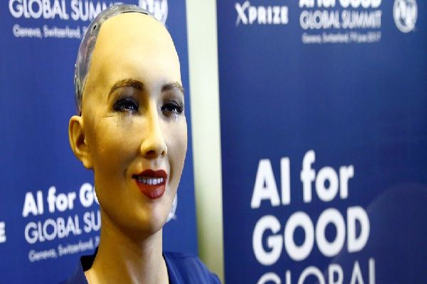 Suudi Arabistan'da bir ilk: Robota vatandaşlık verildi