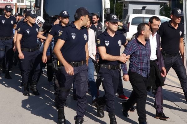 Mersin'de emlak dolandırıcılığı operasyonu: 28 kişi gözaltına alındı