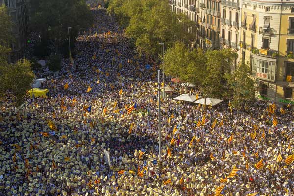 Katalonya'nın bağımsızlık kararı sonrası İspanya'dan ilk adım
