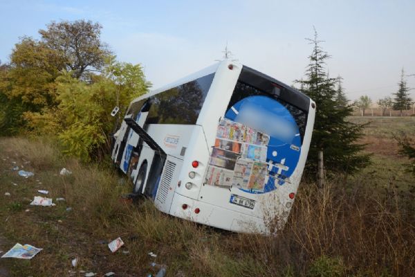 Kamyon otobüsle çarpıştı: 15 kişi yaralandı