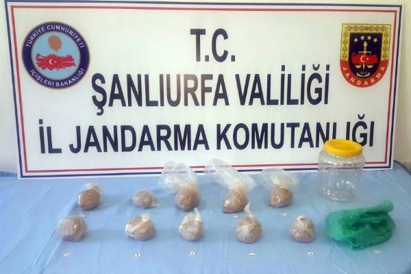 Şanlıurfa'da durdurulan motosiklette 1 kilo eroin ele geçirildi
