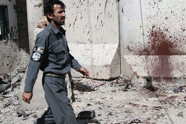 Taliban'dan polis karakoluna saldırı