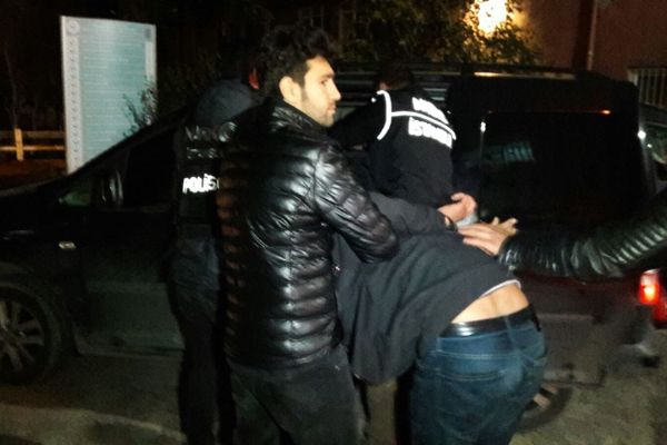 İstanbul'da zehir tacirlerine operasyon: 3 gözaltı