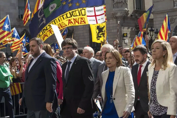 Katalan bakanların polis ve şoförlerinin görevlerine son verildi