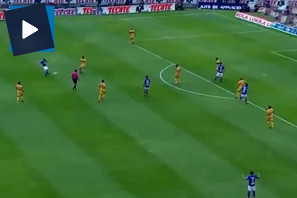 Meksikalı oyuncudan 35 metreden muazzam gol