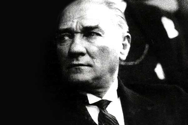'Cumhuriyet, Mustafa Kemal eliyle emperyalistlerin ve İngilizlerin eline teslim edildi'