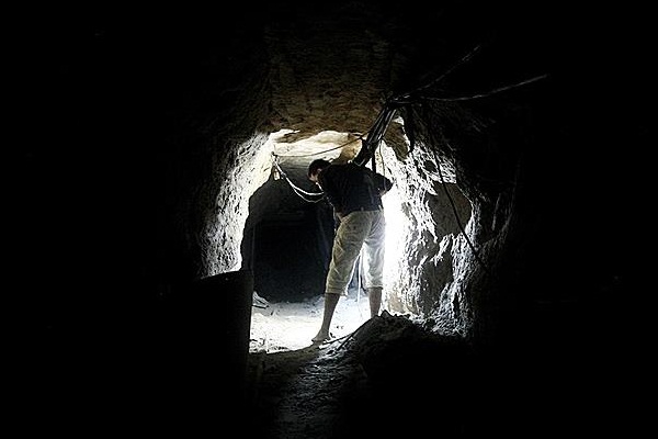 İsrail, Gazze sınırındaki bir tüneli patlattı