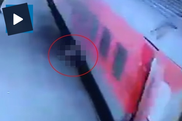 Trenle peron arasındaki korkunç ölüm anı!