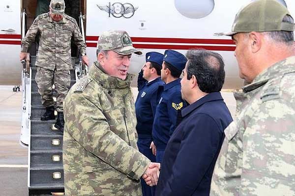 Orgeneral Akar ve kuvvet komutanları sınırda