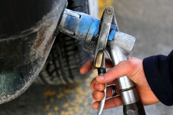 Benzin ve motorinden sonra bir zam daha geliyor