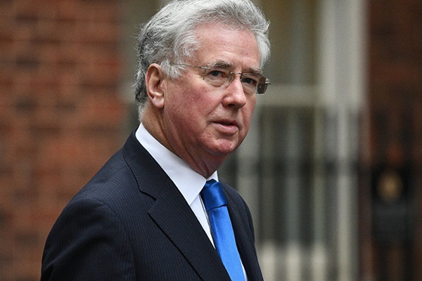 İngiltere Savunma Bakanı Fallon istifa etti