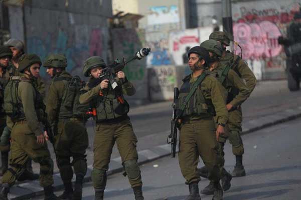 İsrail askerlerinden 15 Filistinliye gözaltı