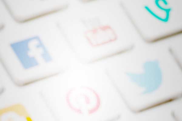 Sosyal medya bizi kullanıyor